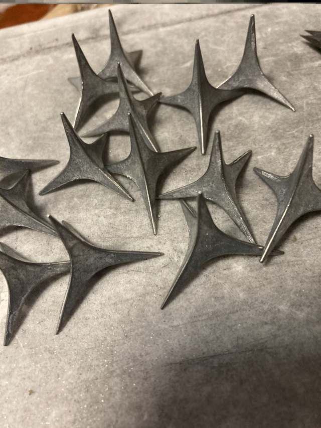 至赞(zhizan)三角爆车胎钉防盗不倒的钉轮胎刺钉扎防止乱停车神器四角