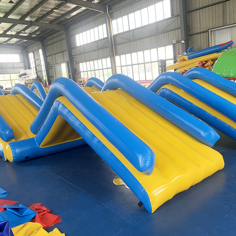 充气水上玩具儿童小型滑滑梯成人水上乐园设备冰山攀岩三角大滑梯 4-2