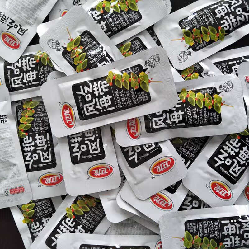 卫龙魔芋爽1斤约30包魔芋丝素毛肚辣条香辣麻辣散装500g超市同款 麻辣
