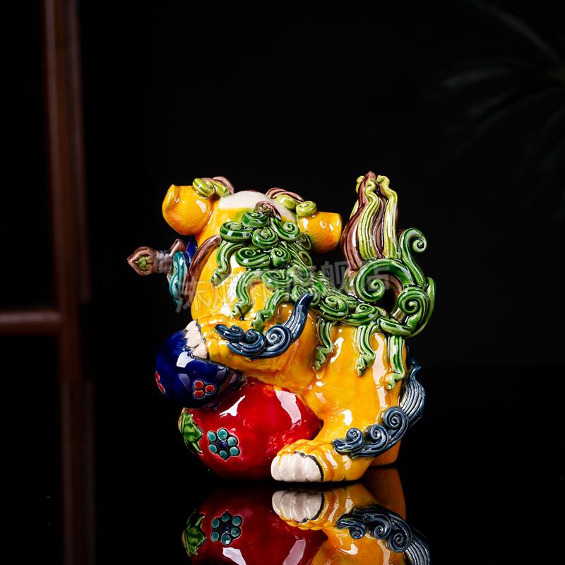 陶瓷七彩麒麟摆件客厅陶瓷艺术品摆件纯手工交趾陶彩陶七彩貔貅对狮子