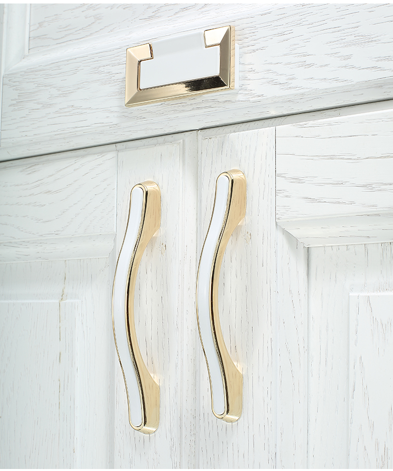 衣柜门拉手金色现代简约柜门把手抽屉橱柜门把手柜子单孔拉手轻奢1525