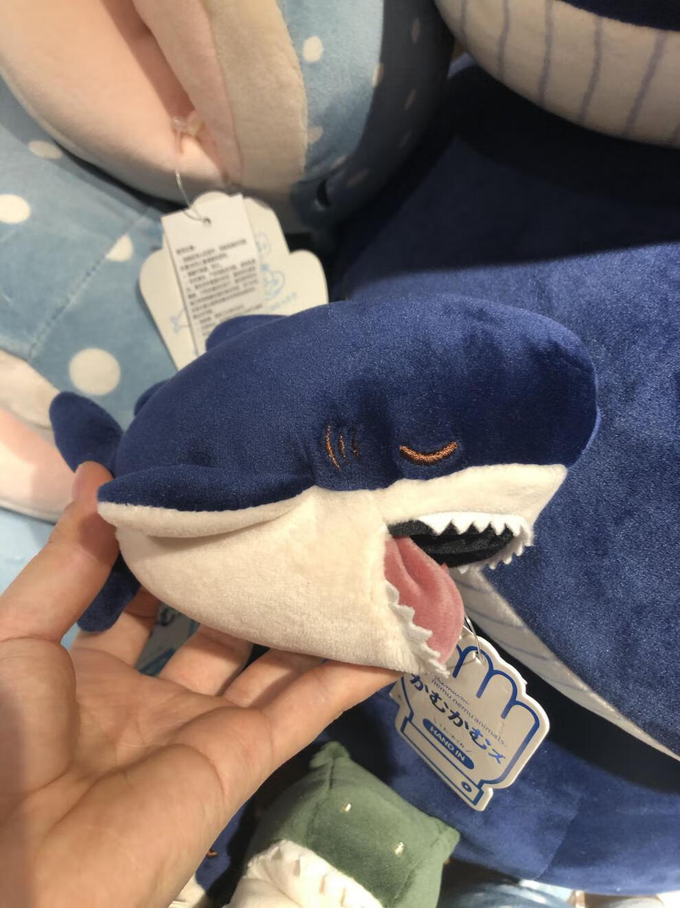 九木杂物社日本livheartq版弹力柔大嘴巴鲨鱼抱枕女生生日礼物柔软潮