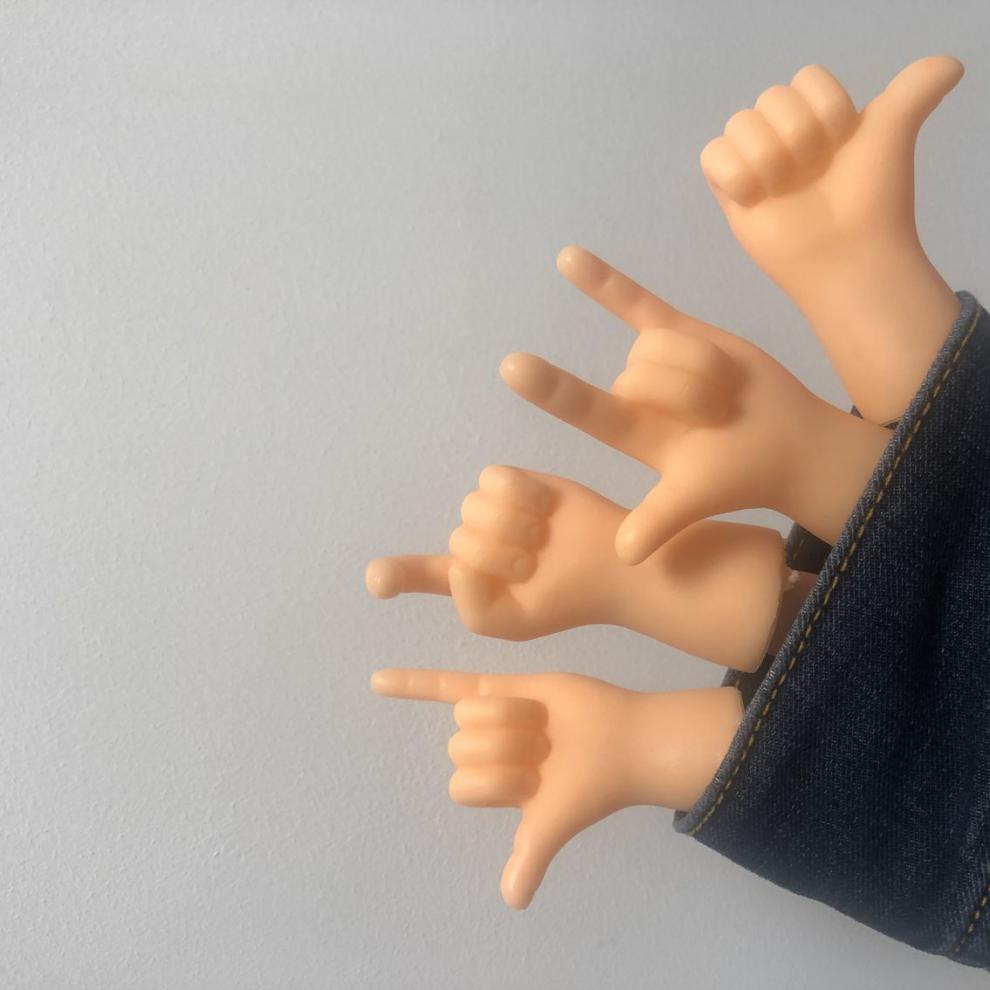 抖音同款撸猫小手指套玩具中指比心拳头抖音迷你整蛊芭比网红小手逗猫