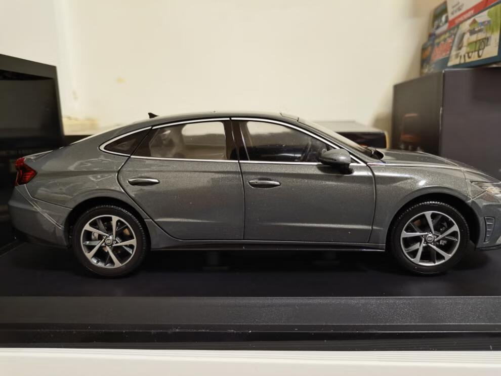 原厂北京现代第十代索纳塔车模1:18全新合金汽车模型 浅灰色【图片