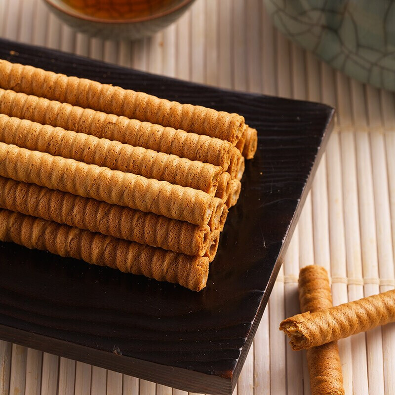 黑白配夹心蛋卷棒焦糖奶香味香草椰奶巧克力香橙味夹心饼干休闲零食品