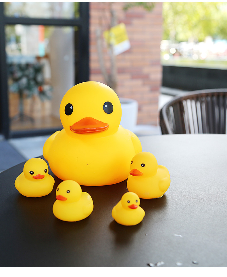 婴儿宝宝洗澡玩具女孩男孩小黄鸭游泳池小鸭子戏水玩具软胶捏捏叫 3号