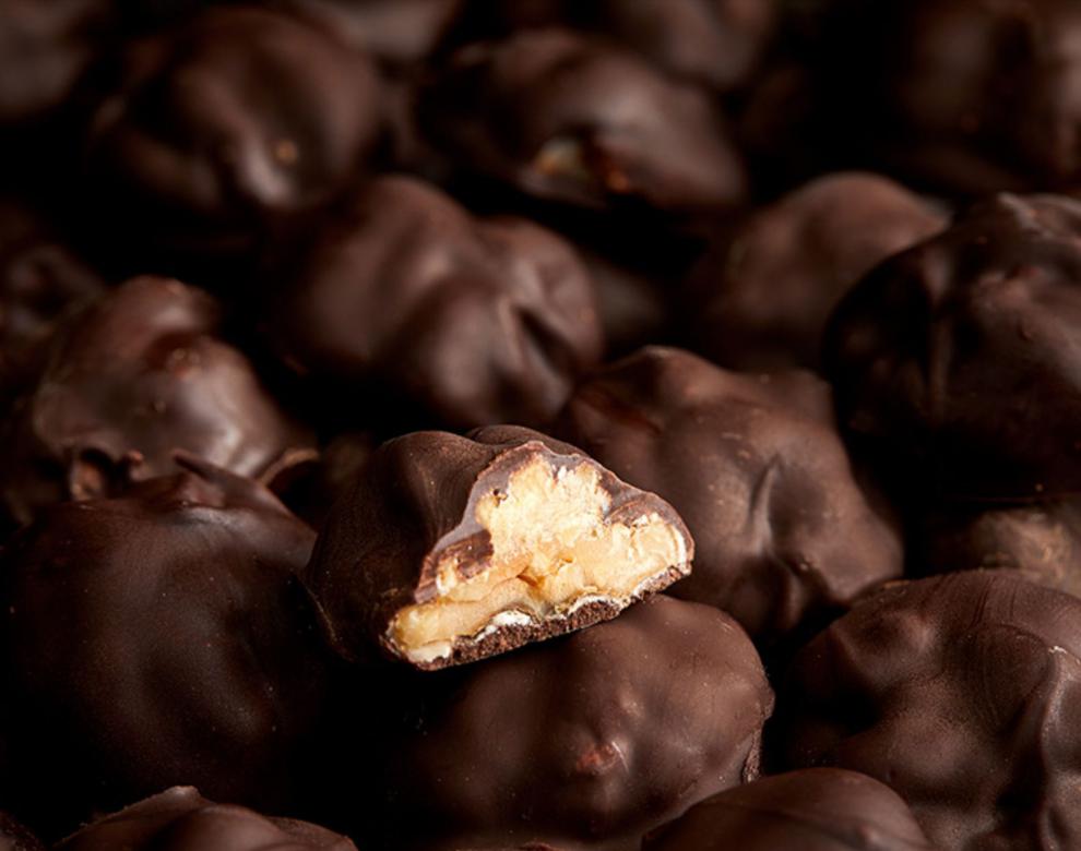 京优选amovo魔吻榛子核桃仁纯黑坚果巧克力纯可可脂休闲零食网红零食