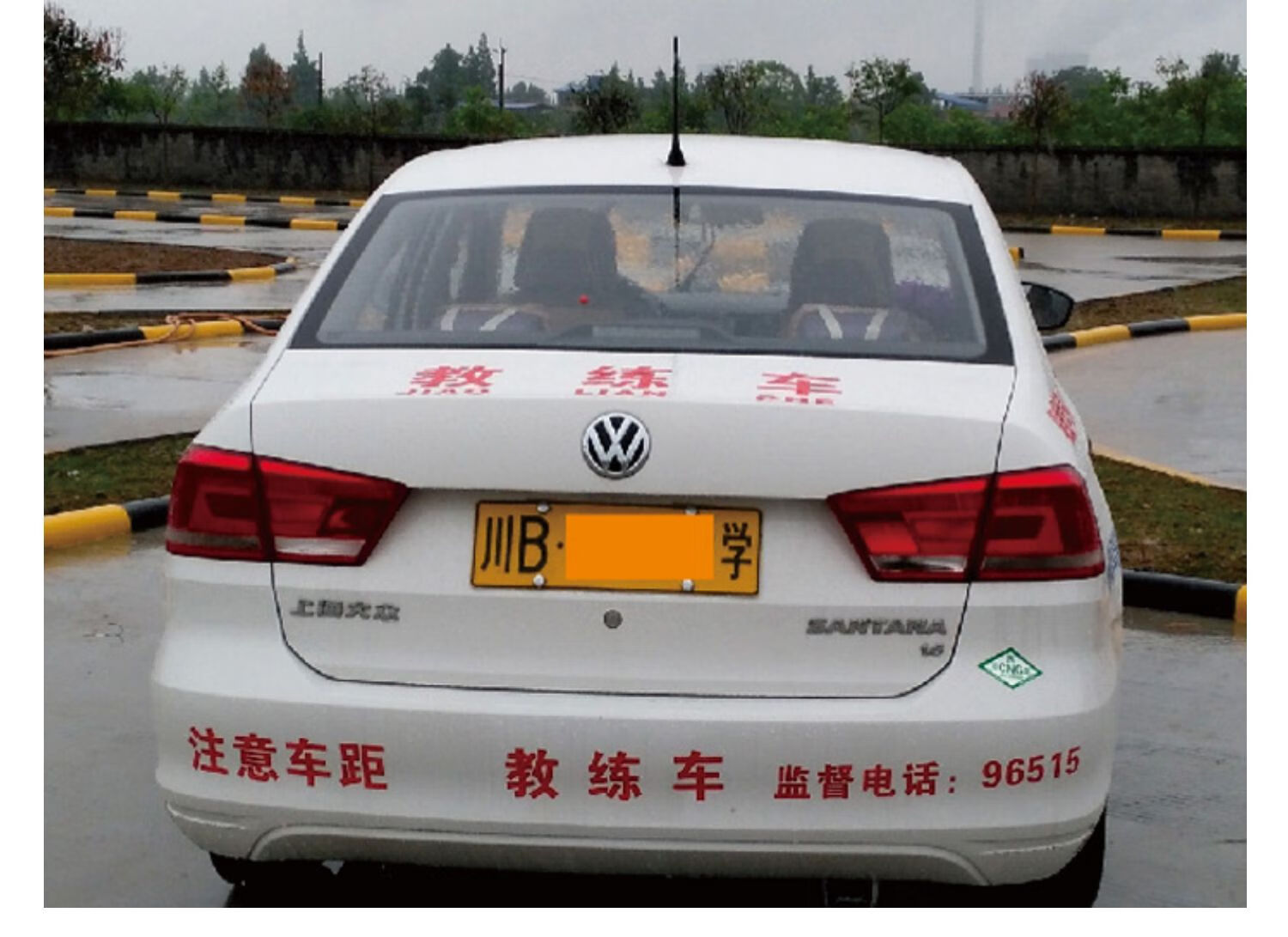 驾校教练车贴纸警示标识车贴学员驾驶保持距离限载4人招生热线教练车