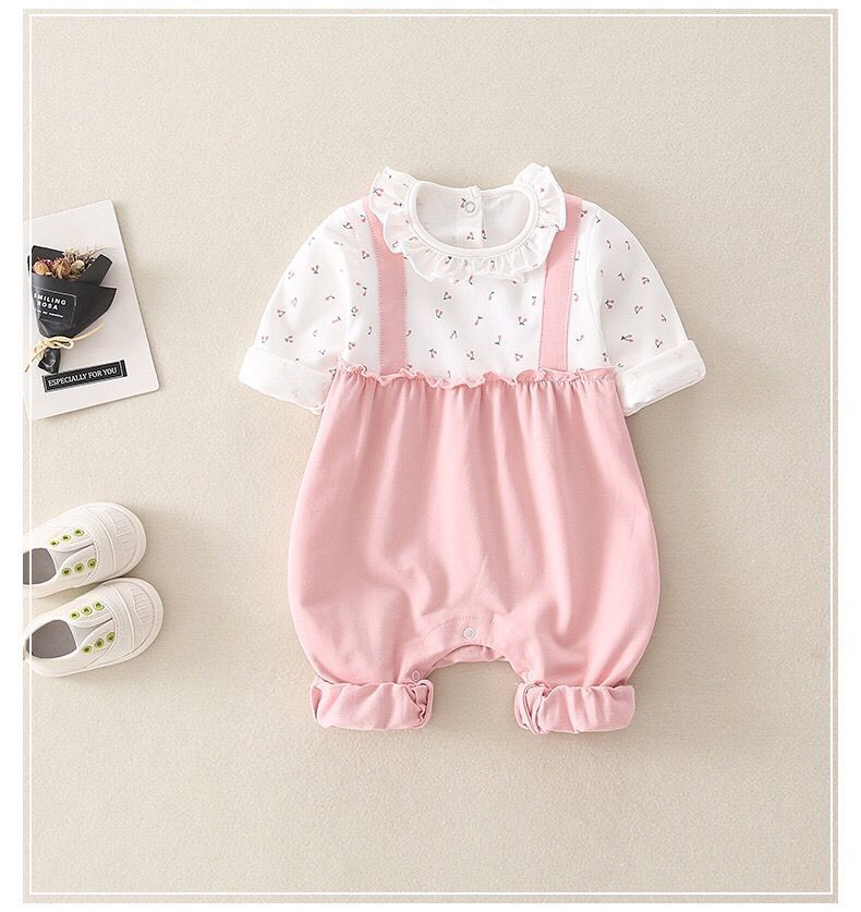 皮尔卡丹品牌新生婴幼儿春秋新款公主风拼接爬服满月女宝宝外出纯棉