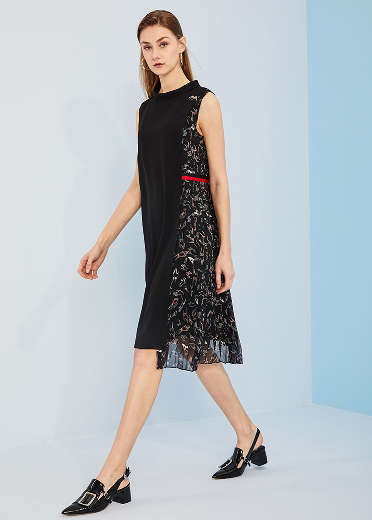 马天奴2020春季新款无袖黑色拼接印花及膝中长款连衣裙含胸针黑色463