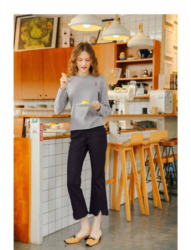 针织衫女短款圆领套头打底衫春秋季新品薄款潮流韩版刺绣运动上衣长袖