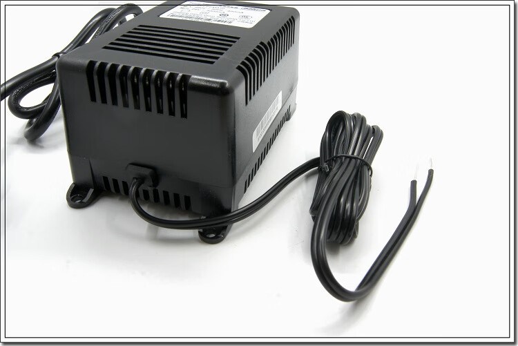 监控摄像头云台球机变压器220v转ac交流ac24v3a电源适配器 原装迈可博