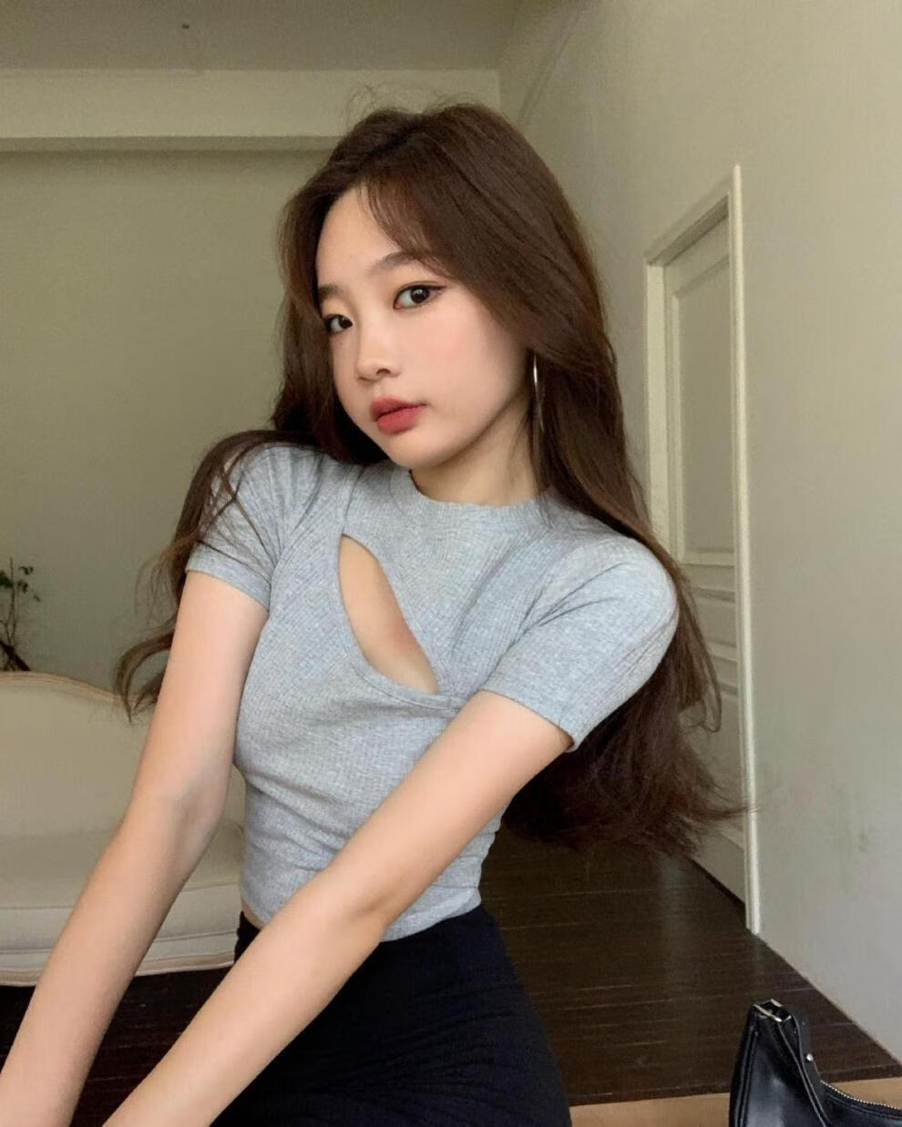 感修身胸前斜开口镂空圆领短款露脐短袖打底衫上衣白色面料m90100斤