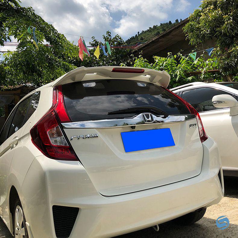 飞度后尾翼本田新飞度尾翼1420款飞度fit免打孔改装rs顶翼18带灯gk5定