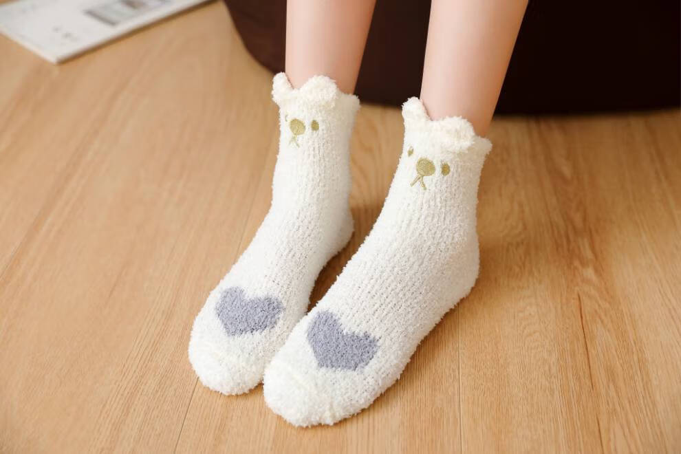 一双毛绒袜子 秋冬款珊瑚绒刺绣袜子可爱猫爪袜中筒睡眠袜立体耳朵