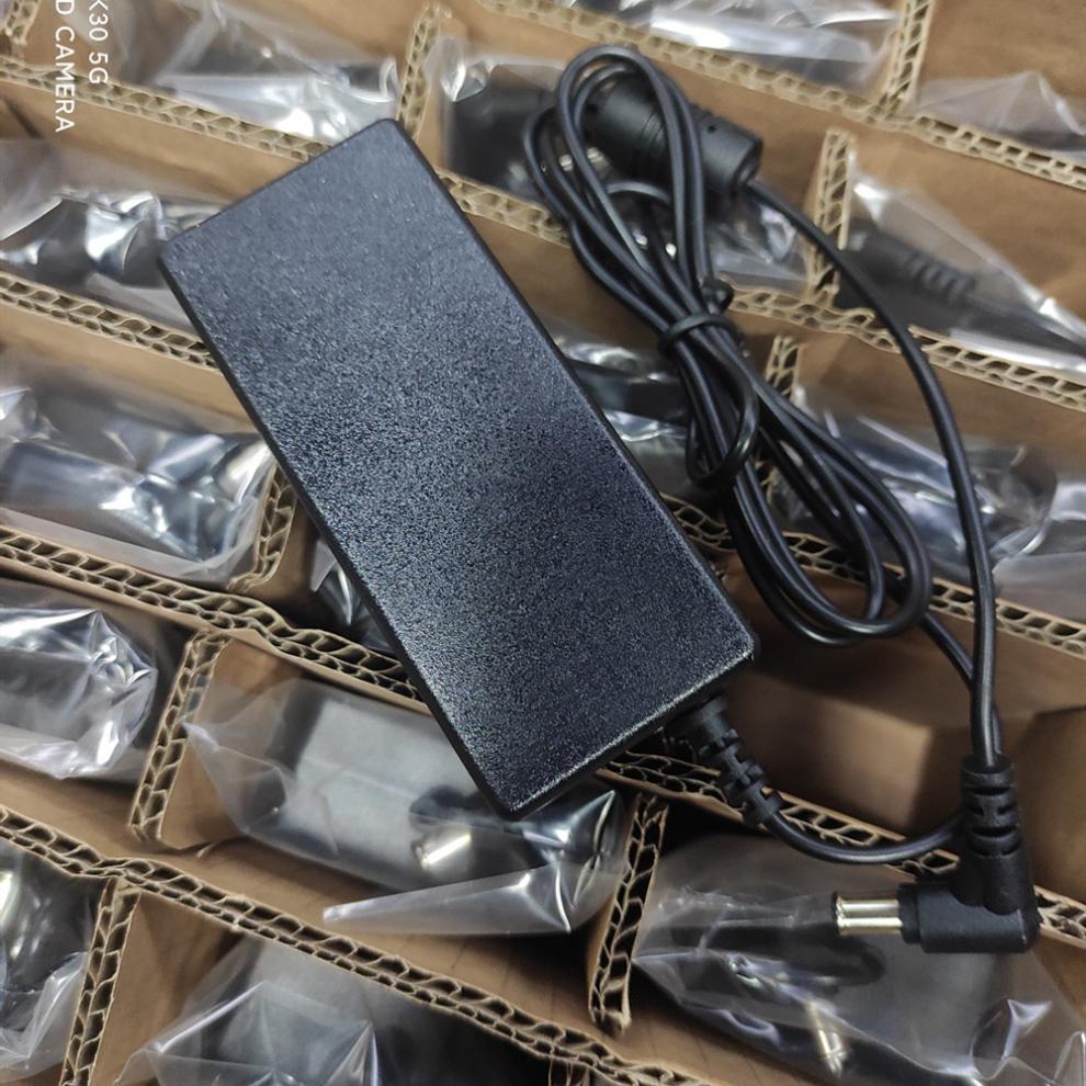 lg电脑显示器电源适配器19v1.2a1.3a1.7a1.
