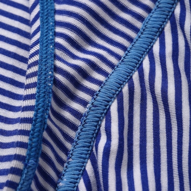 工艺:平服整齐的线迹,精致绷缝与三线包缝工艺,不断线无痕迹