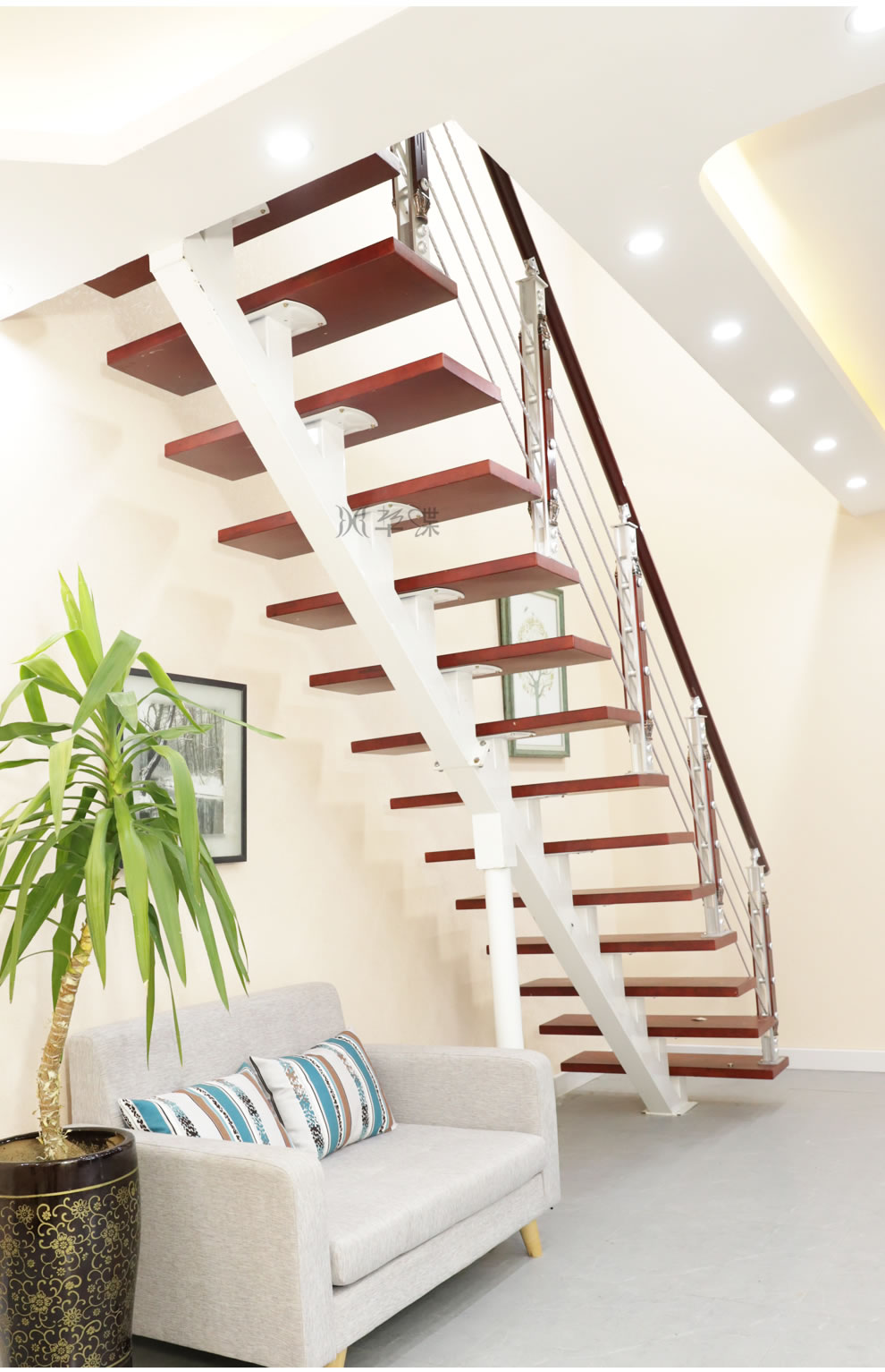 华蝶室内整体楼梯跃层欧式复式阁楼简约直梁钢木楼梯家用现代套餐二