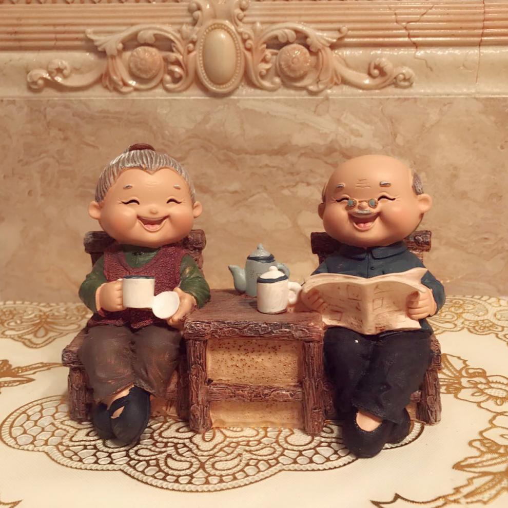 情侣夫妻老头老太太摆件骑车相守相伴家居摆件结婚记念日长辈礼物w