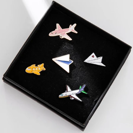 EKUSTYEE Small Airplane Brooch Ins Trendy Men and Women Cute Japanese Simple Personality Student Badge Bag Accessories Small Airplane + White Paper Airplane Gift Box