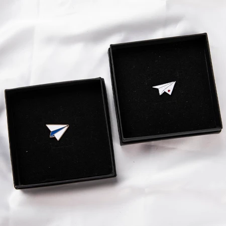 EKUSTYEE Small Airplane Brooch Ins Trendy Men and Women Cute Japanese Simple Personality Student Badge Bag Accessories Small Airplane + White Paper Airplane Gift Box