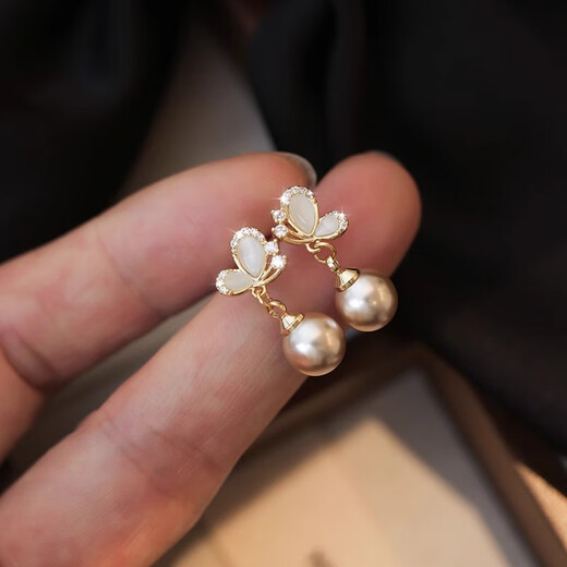 DAISY DREAM Butterfly Champagne Pearl Earrings 2025 New Hot Style Cat's Eye Earrings Niche Temperament Earrings for Women Pearl Butterfly Earrings 925 Silver Needle