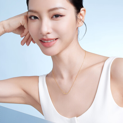 Lukfook Jewelry 18K Gold Smiling Galaxy Diamond Necklace Set Chain Clavicle Chain cMDSKN0100Y Total Weight 1.62g