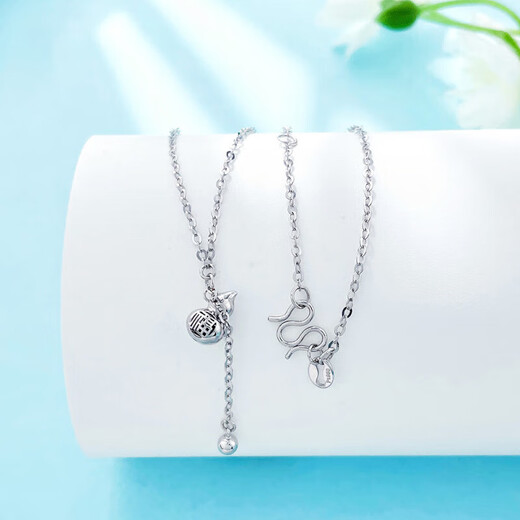 Lao Fengxiang platinum hollow adjustable fortune and fortune double to gold beads tassel fortune gourd set chain platinum jewelry white gold about 3.93g