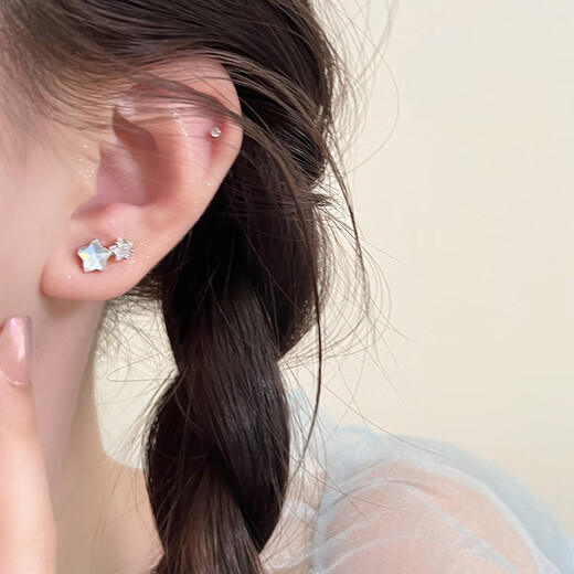 Gradient blue five-pointed star earrings for women, niche design, Korean style, versatile and temperament earrings, 2024 new style, two five-pointed stars, one pair