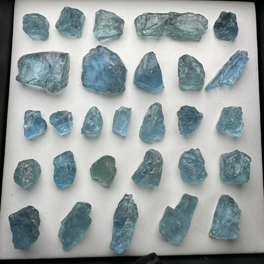 Nilan Fat Dong Lai's same style aquamarine raw stone group A natural devil blue high ice tou bao small particles raw ore without injection glue 5#