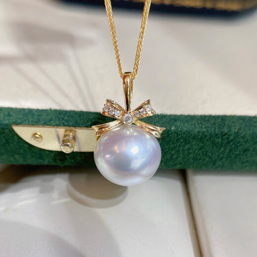 Yue Fei 11-12mm Australian white pearl pendant, 18K set with diamonds, nearly round and almost flawless, bright luster, a gift for your lover, with silver chain and certificate