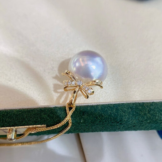 Yue Fei 11-12mm Australian white pearl pendant, 18K set with diamonds, nearly round and almost flawless, bright luster, a gift for your lover, with silver chain and certificate