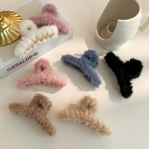 Jieweiyi plush hair clip autumn and winter new female Korean version cute fur clip clip shark clip back of the head hair catcher BH-FJ048 khaki color