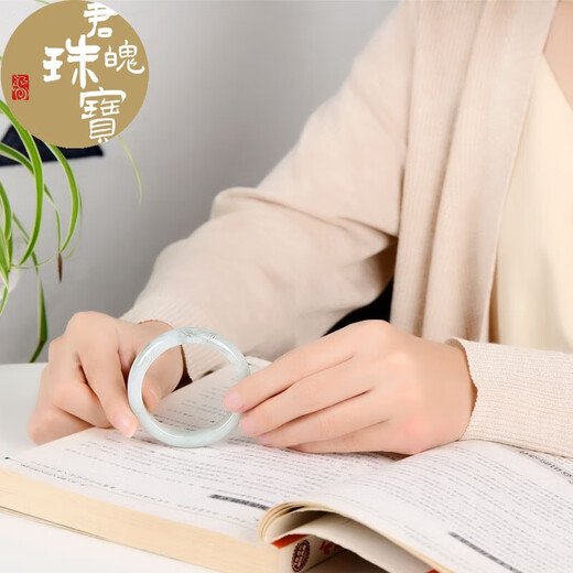 君魄【玉石孤品】翡翠手镯 女士淡绿飘花玉镯子珠宝玉器玉手镯 带证书 [款一 约53毫米]QZC2691
