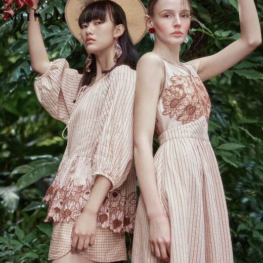 Riddle suit for women summer new style literary style embroidered loose top + shorts 242MTZ0650 lotus root apricot strips XS