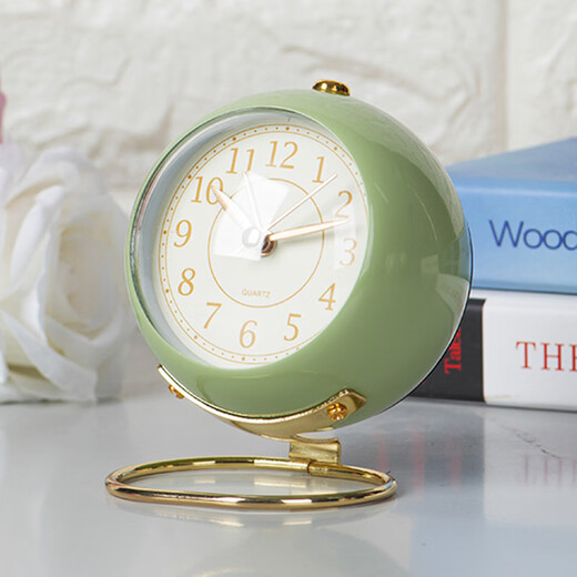 Wholesale light luxury style retro small table clock alarm clock metal French classic student bedside desk decorative ornaments off-white