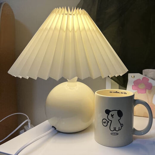 Yaotai Nordic bedroom room pleated atmosphere dimming table lamp ins high-looking Internet celebrity girl dormitory study bedside lamp beige table lamp button switch monochrome warm light plug