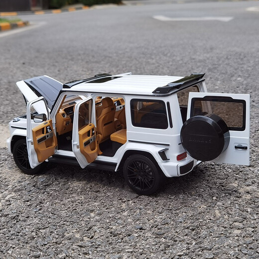Almost RealAlmost Real AR Real 1:18 Babos 800 2020 Mercedes-Benz Big G SUV Car Model Babos G63 Kit Edition Yellow