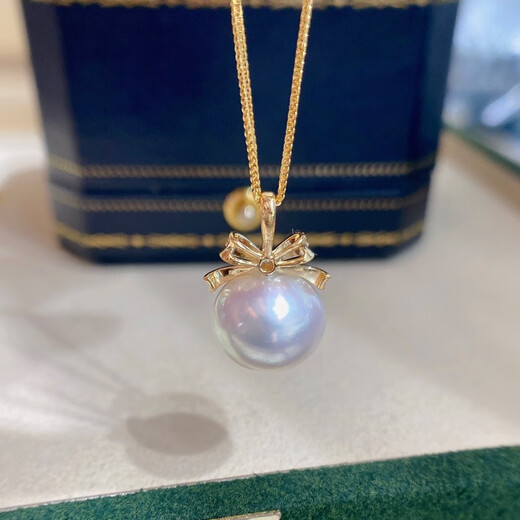 Yue Fei 11-12mm Australian white pearl pendant, 18K set with diamonds, nearly round and almost flawless, bright luster, a gift for your lover, with silver chain and certificate