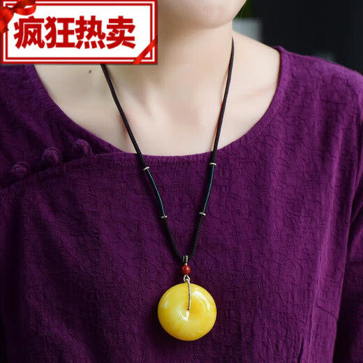 Prodigal son's heart Russian material white flower beeswax peace buckle pendant amber game allowance full honey bead cake buckle sweater chain jewelry diameter diameter about 45mm