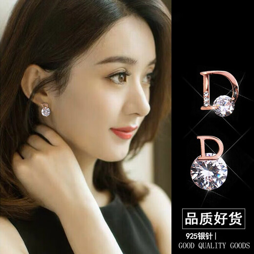 Flash engraved letter earrings for women, compact new design, trendy Korean temperament earrings, Internet celebrity simple earrings, birthday gift, white gold