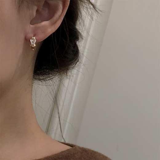 18K gold earrings with rhinestone imitation 18k gold internet celebrity replacement earrings picked up at Shiniao brand special outlet counter, rose gold