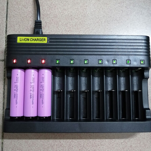 18650 lithium battery charger 3.7V 4.2V multi-functional stand charger headlight fan flashlight fast charge 10-slot fast charge 1 (6A high current) anti-reverse connection
