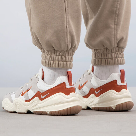 Nike (Nike) Freizeitschuhe Frauenschuhe Frühling und Herbst neue Sportschuhe Tech Hera Dad Schuhe schockabsorbierende Laufschuhe DR9761-00 FQ8107-133 Shallow Earth Braun/Kokosmilch/Lagerfeuer Orange 36