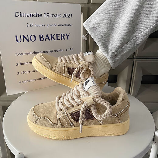 Bisi Sheep Shoes New Spring Ins College Style Sports Sports Versátiles Versátiles de altura de altura Morenal de entrenamiento moral Zapatos de pan casual 9920 Caki 41