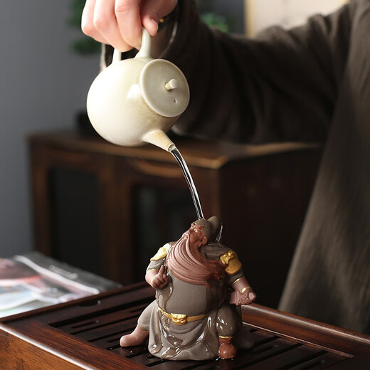 Yuxuan Zisha Tea Pet Ornaments Loyalty Guan Gong Creative Hand Carving Can Grow Tea Play Tea Tray Tea Ceremony Crafts Guan Gong - Reading the Spring and Autumn Period