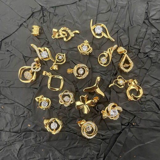 Luruo 18K gold pendant women's gold necklace single pendant single gold clavicle chain single pendant without chain 18k gold (crown)