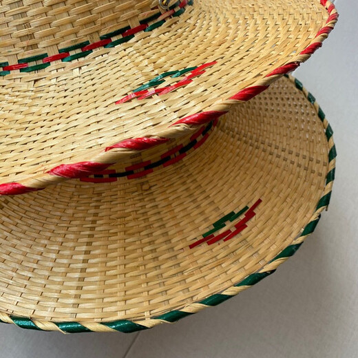 途尊（kingtrip） 手工竹编越南帽舞蹈表演道具收藏装饰斗笠帽男士户外大檐遮阳帽 （绿）红边随机发一【防风绳】 直径42CM 左右