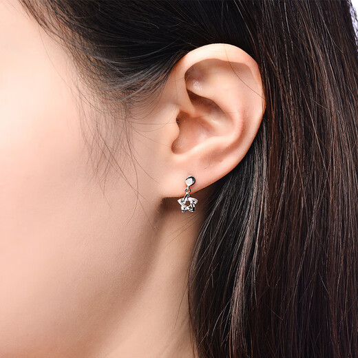 Yuan Shengfu's new PT950 fashion boutique star platinum earrings, fashionable and versatile platinum earrings, 2.36g