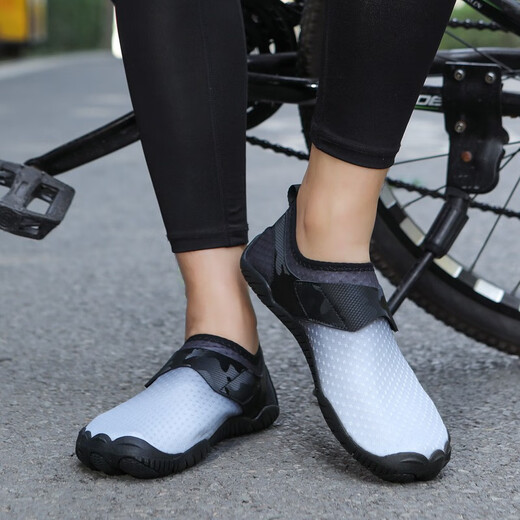 RZWOLF lightweight cycling shoes for men and women outdoor lock-free mountain couple road casual breathable soft sole non-slip bicycle shoes Quan F001 black gray (a size larger) 42

